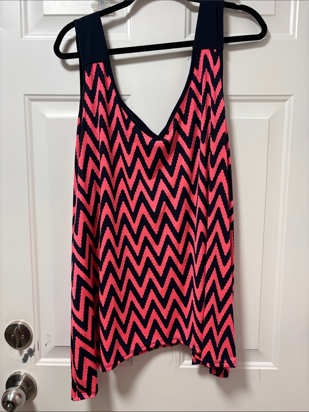 Women’s Chevron Tank Top — Pink & Black